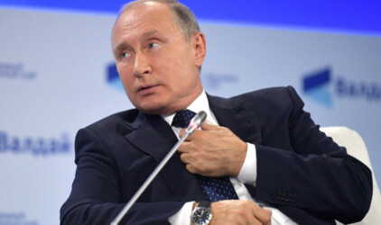 Владимир Путин: Налаживать жизнь после эпидемии придётся в условиях встряски