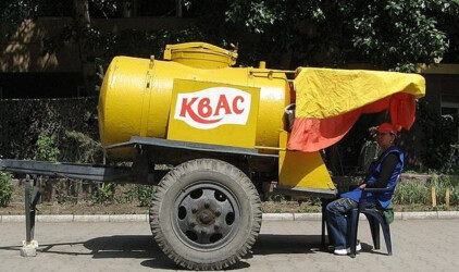 В Челябинске бизнес незаконно устанавливает киоски с квасом
