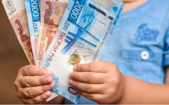 Число получателей детских соцвыплат на карты ВТБ в регионе выросло почти в полтора раза
